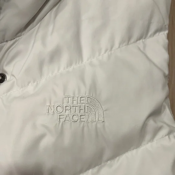 The North Face Women's White Quilted Puffer Vest - Picture 5 of 13